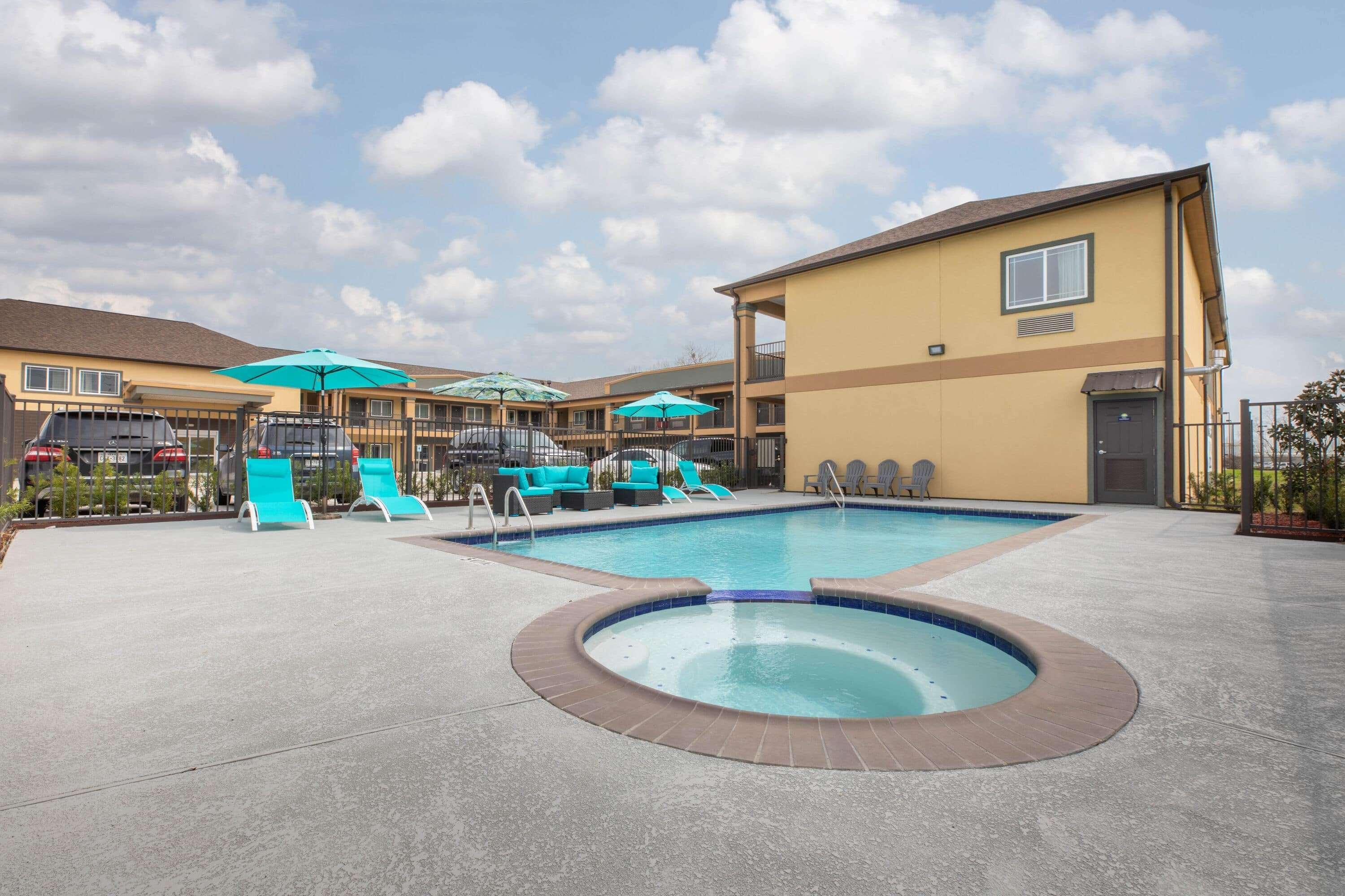 Days Inn & Suites By Wyndham La Porte Exterior photo