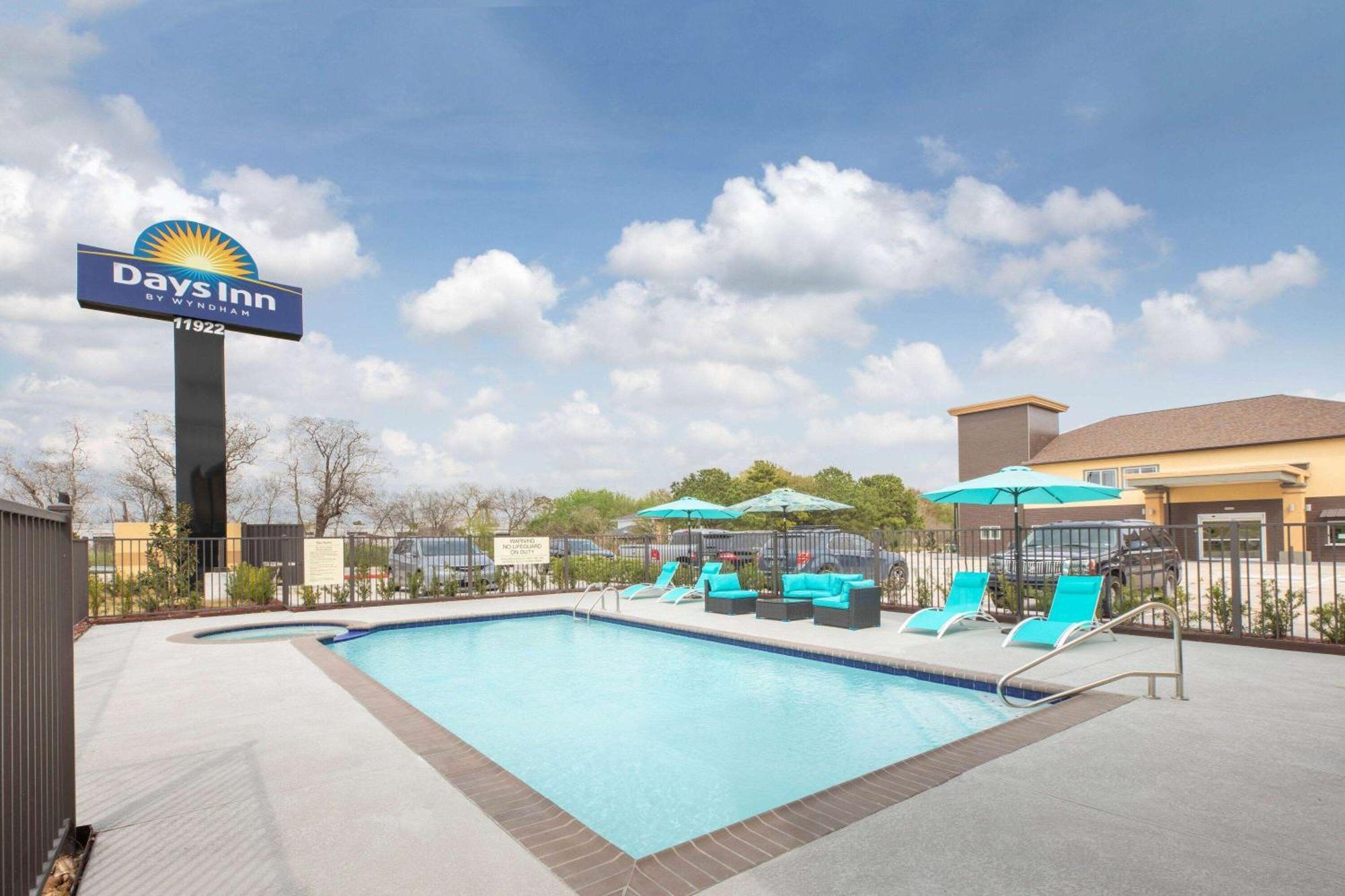 Days Inn & Suites By Wyndham La Porte Exterior photo
